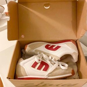 hollister skirt & etnie sneakers